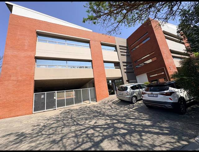 123M² OFFICE TO LET IN MIDRIDGE PARK